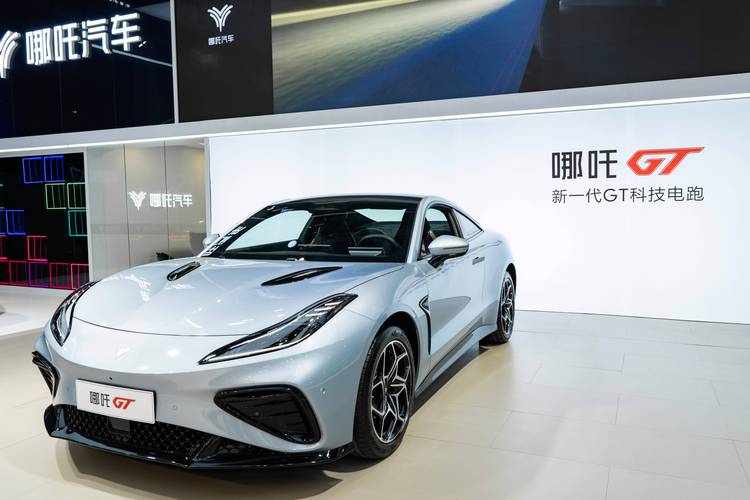 惠州149哪吒汽车在智能汽车领域的表现，领途汽车在新能源汽车市场中的影响力